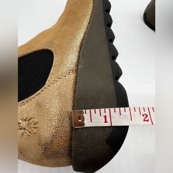 FLY LONDON WOMEN’S CHELSEAEA PULL ON LEATHER GOLD BOOTIE SIZE 39 - Picture 16 of 16